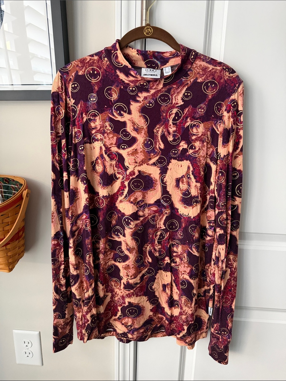 Logo by Lori Goldstein Smiley Print Long Sleeve knit Top in Burgundy & Peach